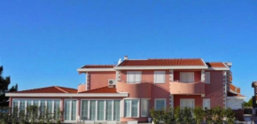 Villa Nives, Nin